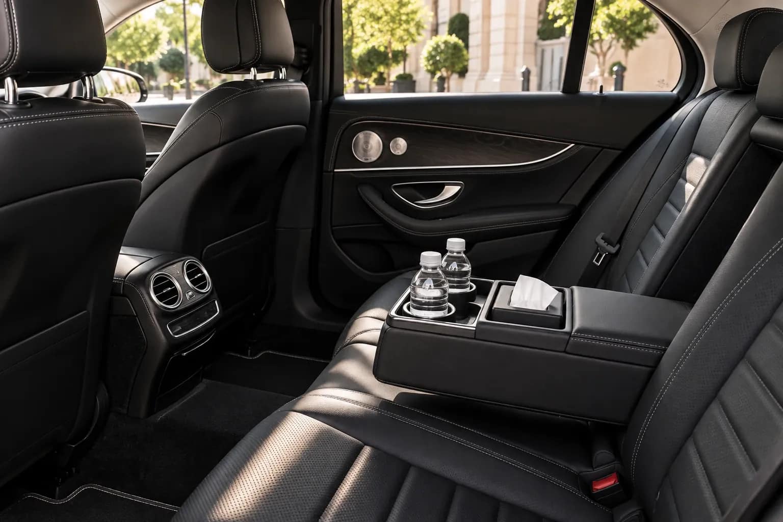 Intérieur cuir d'une Mercedes Classe E avec chauffeur à Lyon